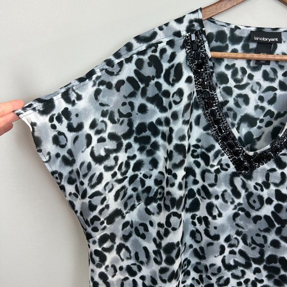 Lane Bryant Top Women 18/20 Black Gray Leopard Print Beaded V-Neck Short Sleeve - Picture 3 of 9